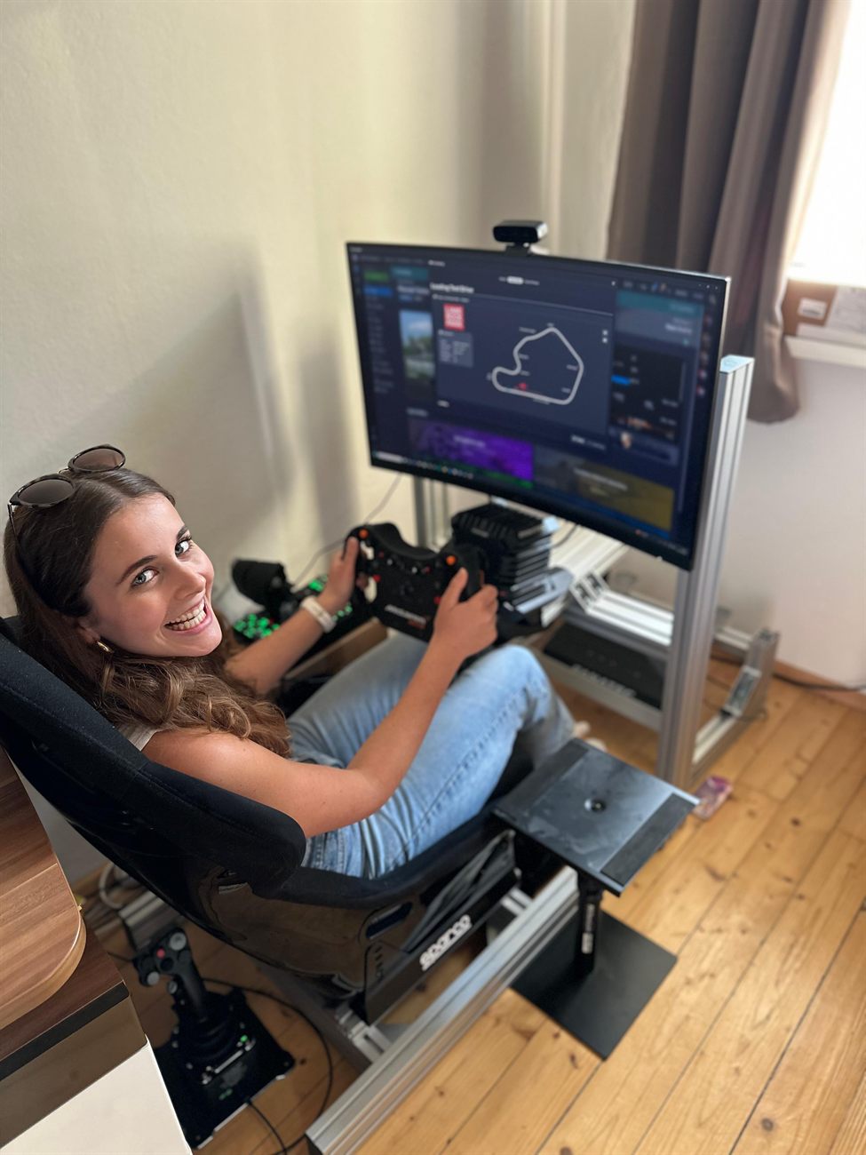 Julie beim Sim-Racing